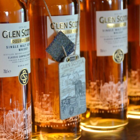 Drei Flaschen der Glen Scotia Double Cast Abfüllung.